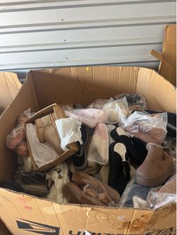 Pallet of new house shoes - 200 pairs - brandnew