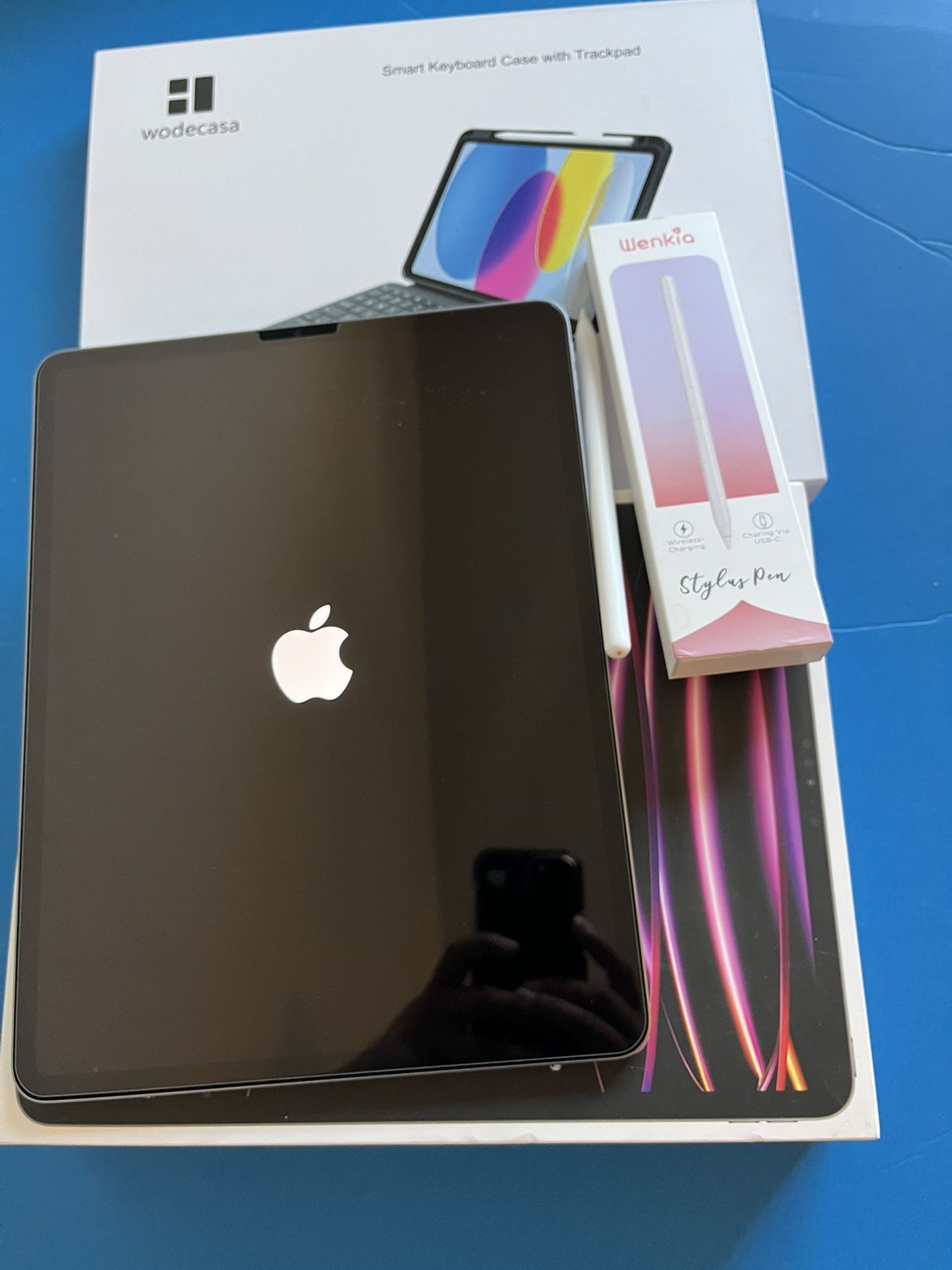 Apple iPad Pro 12.9” 6th Generation (M2 Chip / 2022 Model) 256gb with Pencil & Keyboard case