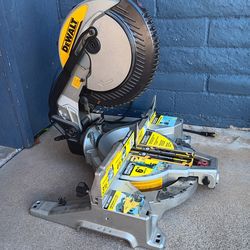 MITER SAW DEWALT 10"