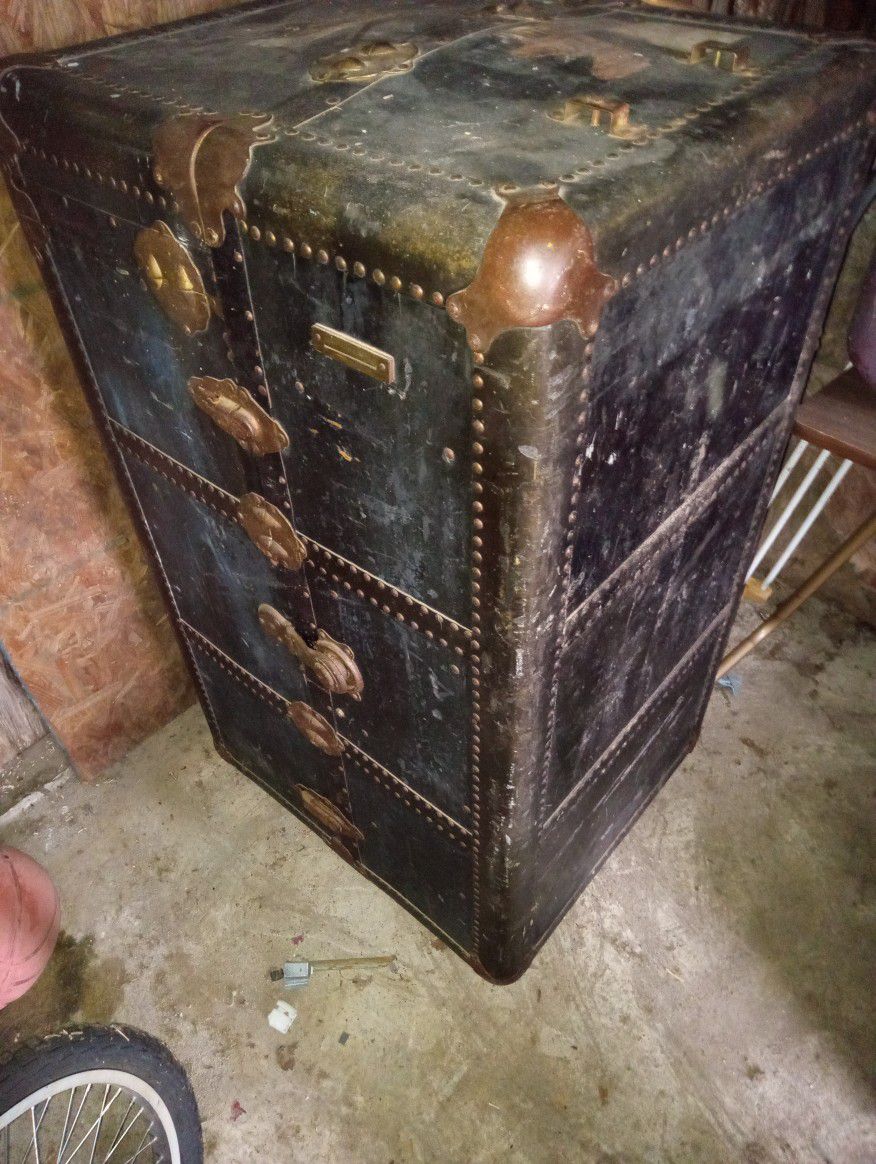 18th Century Travel Trunk Complete 