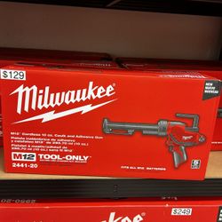 Milwaukee Cordless 10oz Caulk And Adhesive Gun 