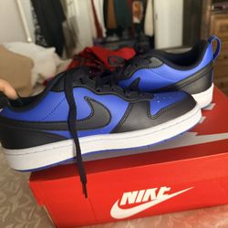 Size 6 Youth Nike Shoes 