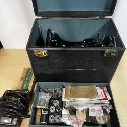 Singer Featherweight Sewing Machine Model 221 