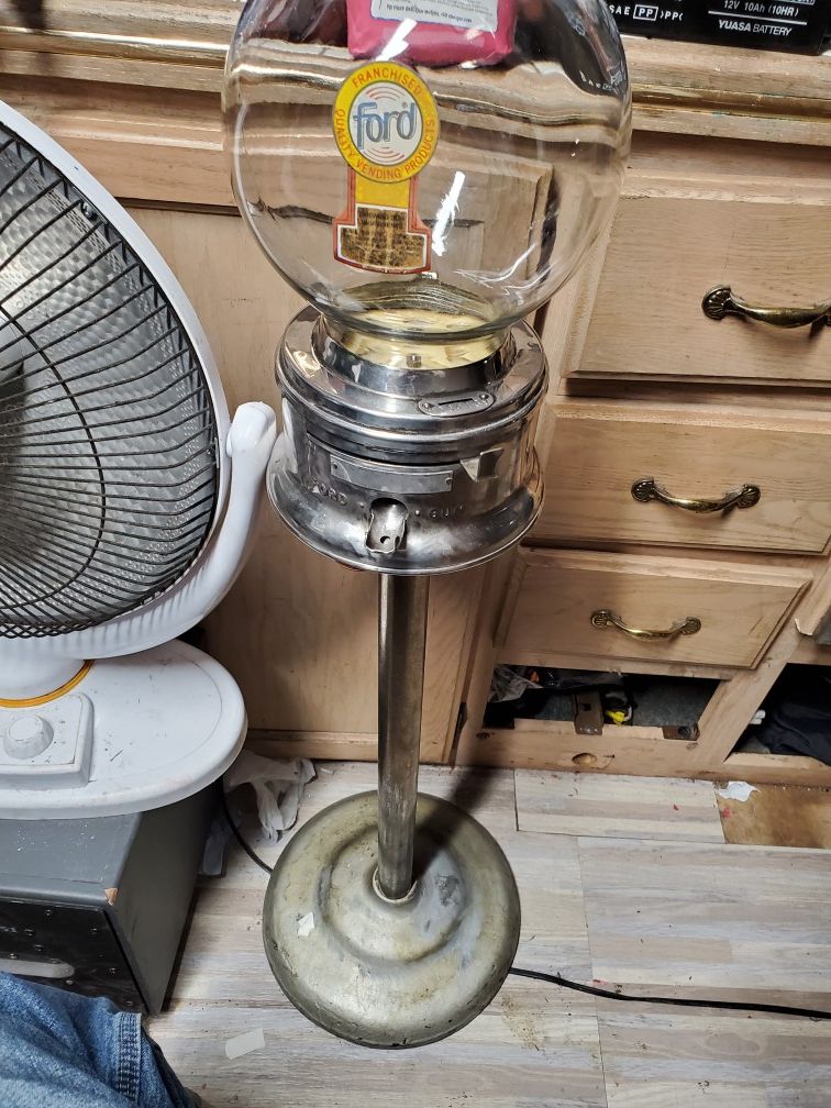 1950s "Ford" gumball machine 150$ firm marked down from 200$