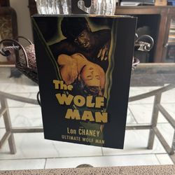 Universal Monsters The Wolf Man with Lon Chaney Ultimate Wolf Man NECA Figure