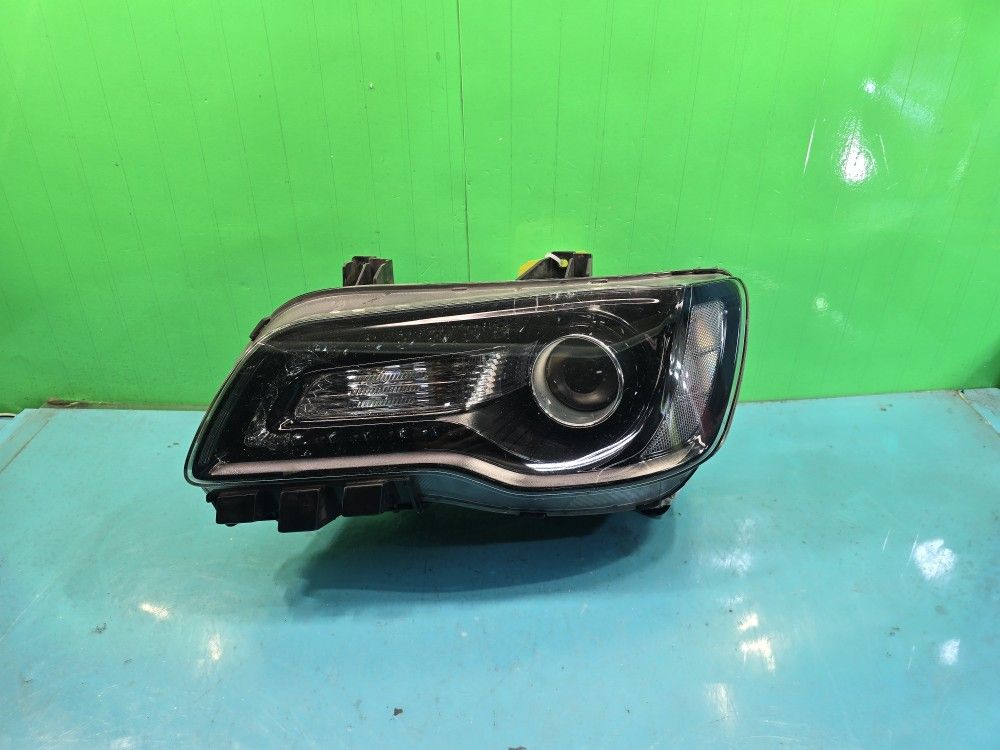 Headlight Chrysler (contact info removed) 2016 2017 2018 2019 2020 2021 2022 2023 OEM