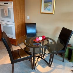 Dinning Table With 4 Chairs 