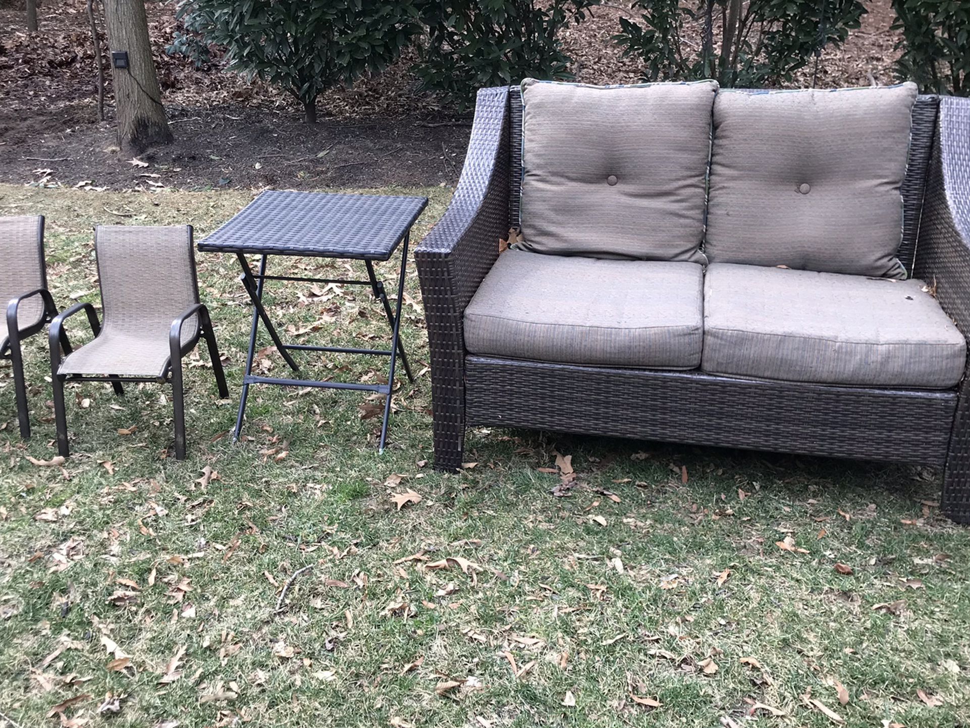 Wicket Patio Set With Kid Chairs