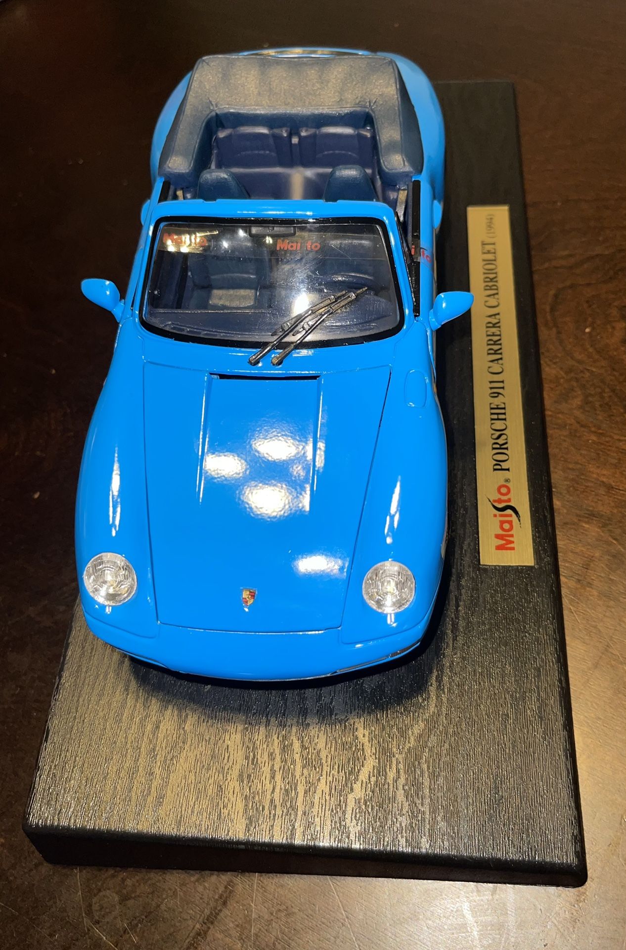 Maisto. PORSCHE 911 CARRERA CABRIOLET (1994)