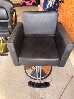 Black Hydraulic Barber Salon Chair