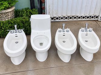 White Ceramic Toilet and Bidet Set