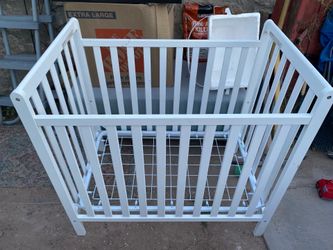Mini crib