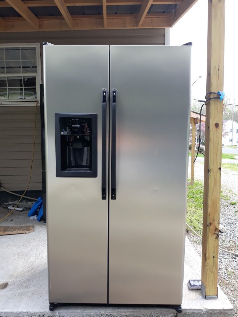 GE black and stainless steel side by side Refrigerator