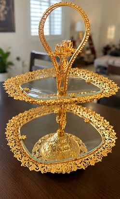 Gold 2-Tier Serving Stand – New