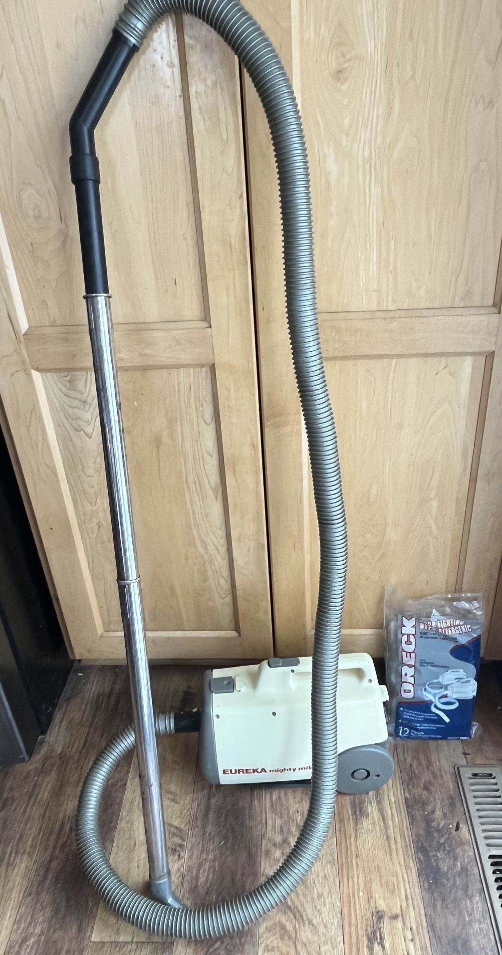 Vintage Portable Hoover Sprint 100 Canister Vacuum Cleaner w/Bags