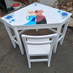 Frozen's Elsa And Anna Corner Desk