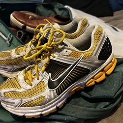Black And yellow Nikes 
