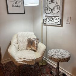 Modern Adjustable Vanity Stool – Trendy Black & White