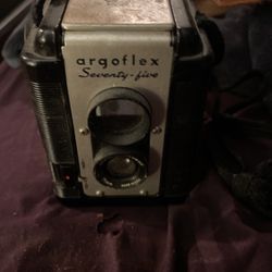 Vintage Argoflex 75 Camera