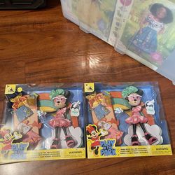 Minnie Mouse play in park