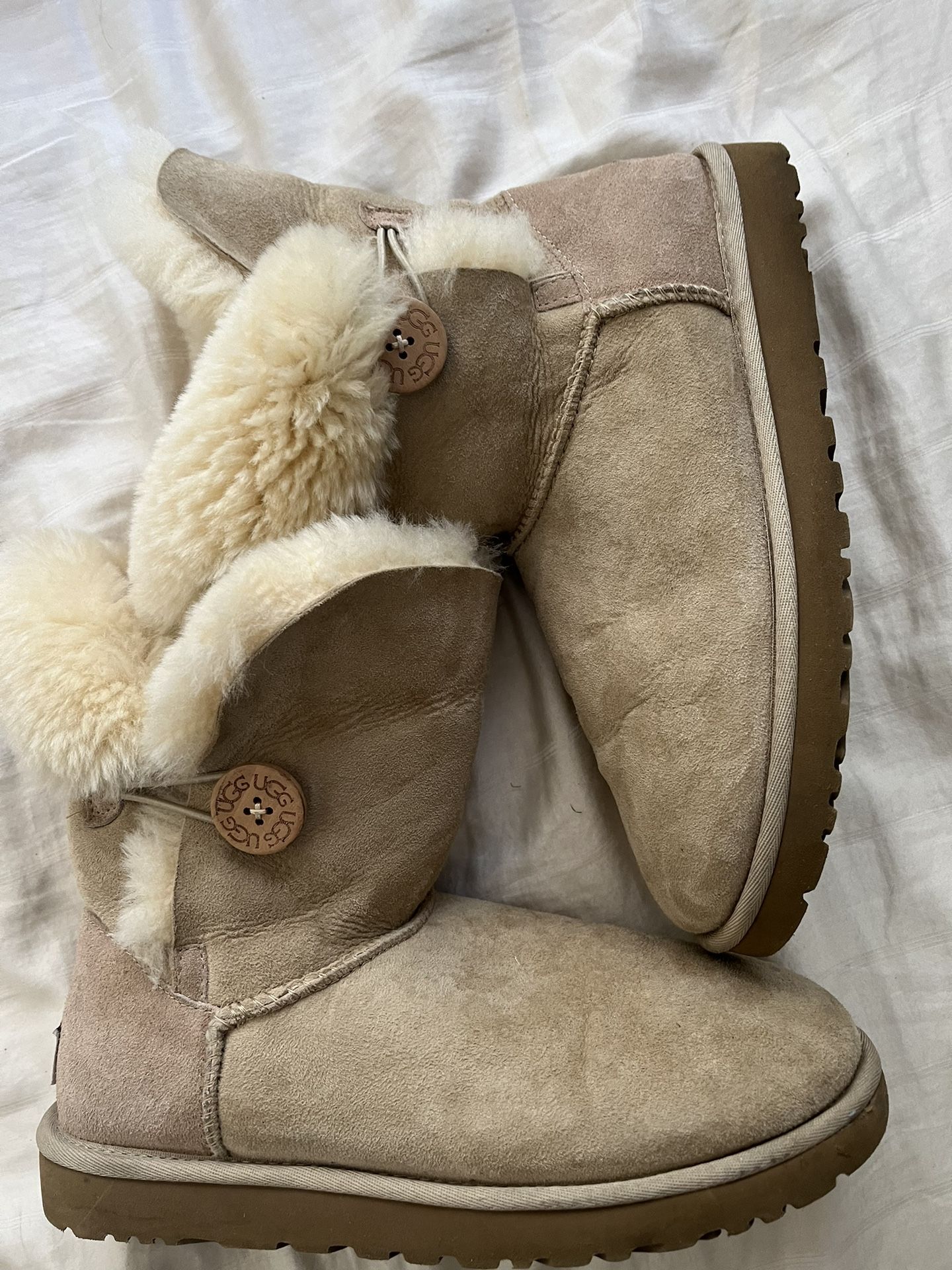 Beige Uggs