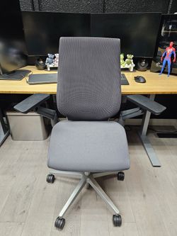 LIKE NEW STEELCASE GESTURE CHAIR GREY COLOR WITH 3D KNIT BACK