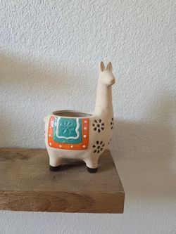 Misc shelving decor