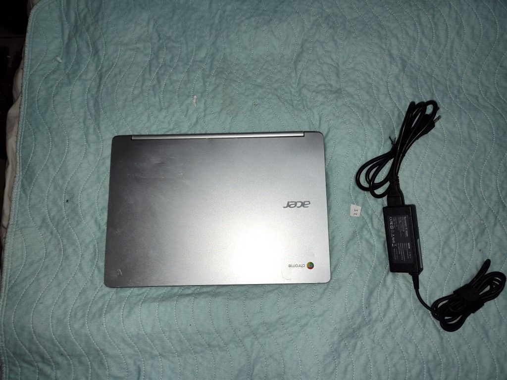 Iam selling Acer R13 CB5-312T N16Q10 ChromeBook 13.3" Touchscreen FHD 4GB 64GB SSD ChromeOS works great