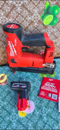 Milwaukee
M12 FUEL 12-Volt Lithium-Ion Brushless Cordless 18-Gauge 1-1/2 in. Compact Brad Nailer with high capacity 4.0ah battery
