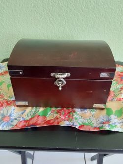 Wooden DomeTop Jewelry Box (8×5.5)
