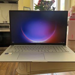 ASUS Vivobook 17x K3704