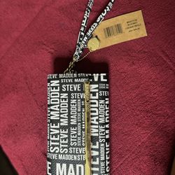 NWT Steve Madden Logobar Trifold Wristlet - Black & White