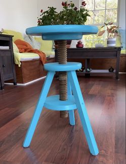 Rotating stool