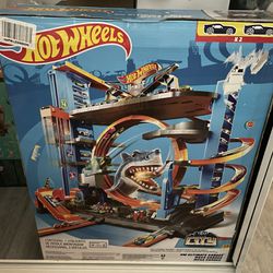Hot Wheels City Ultimate Garage with Shark Attack