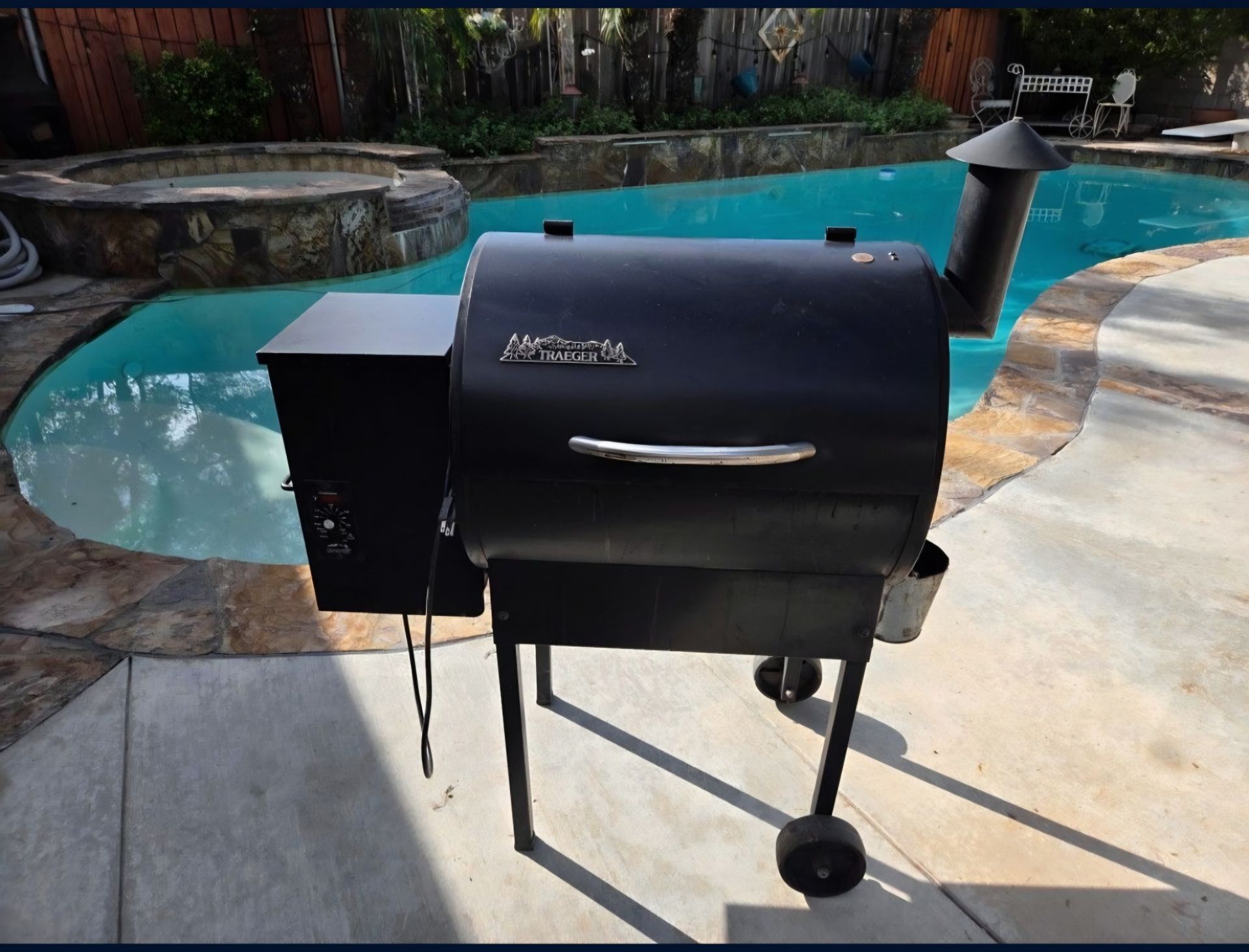 Traeger Pellet Smoker Model BBQ07C for Sale in Brea, CA - OfferUp