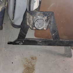 Heavy duty spare tire mount.