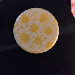 Daisy's With Lip Balm Pop Top