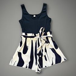 Juniors Women’s Romper Size M Black White Pleated Belted Sleeveless Shorts