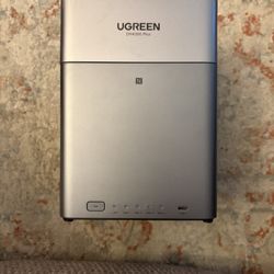 UGREEN DH4300 Plus