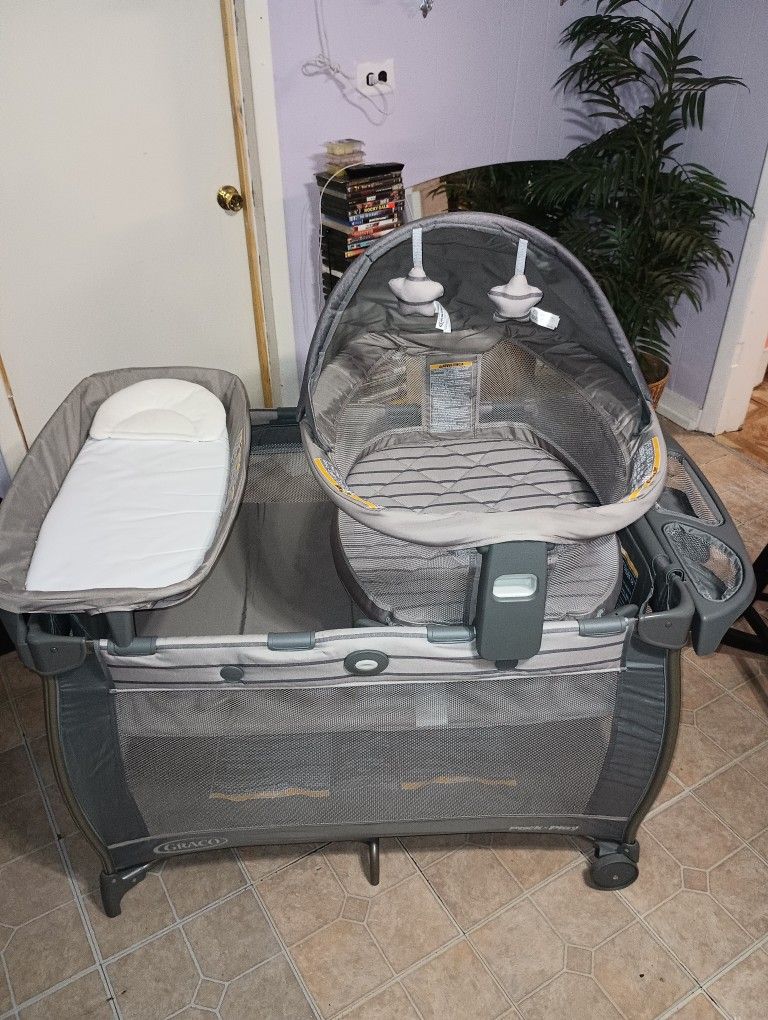 Like New! GRACO Travel Dome LX Playard w Portable Bassinet Changing  Area/Organizer $130