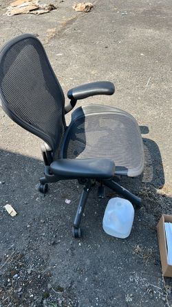 Herman miller aeron chair