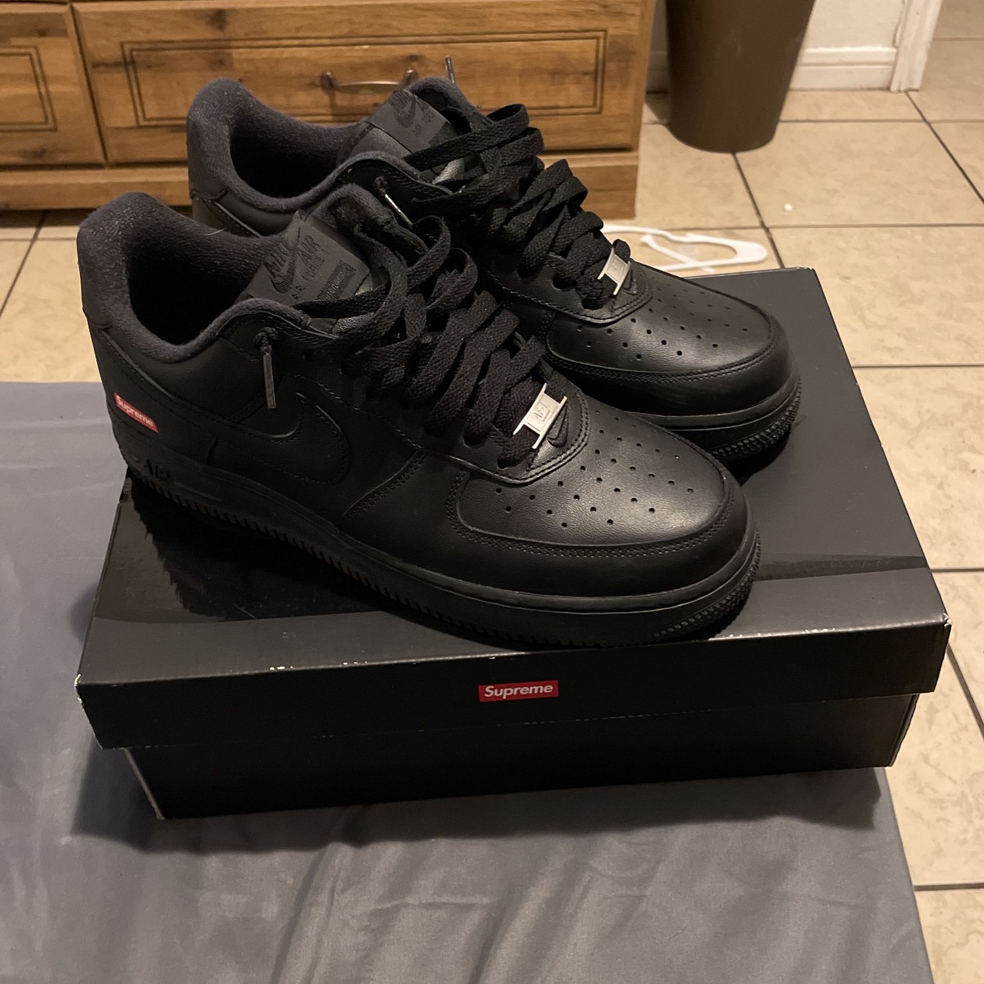 supreme airforces size 9.5