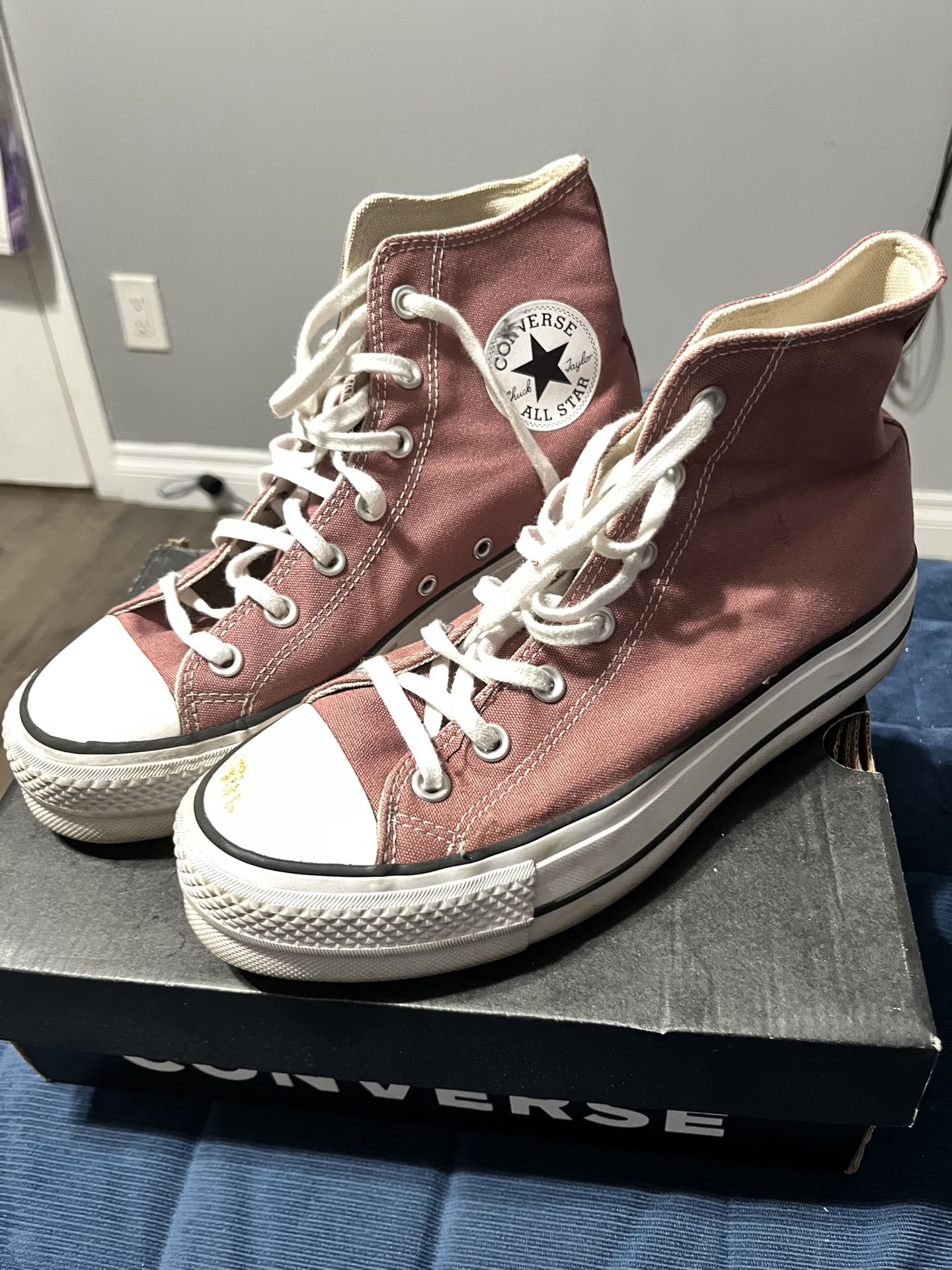 Converse Womens Size 9 