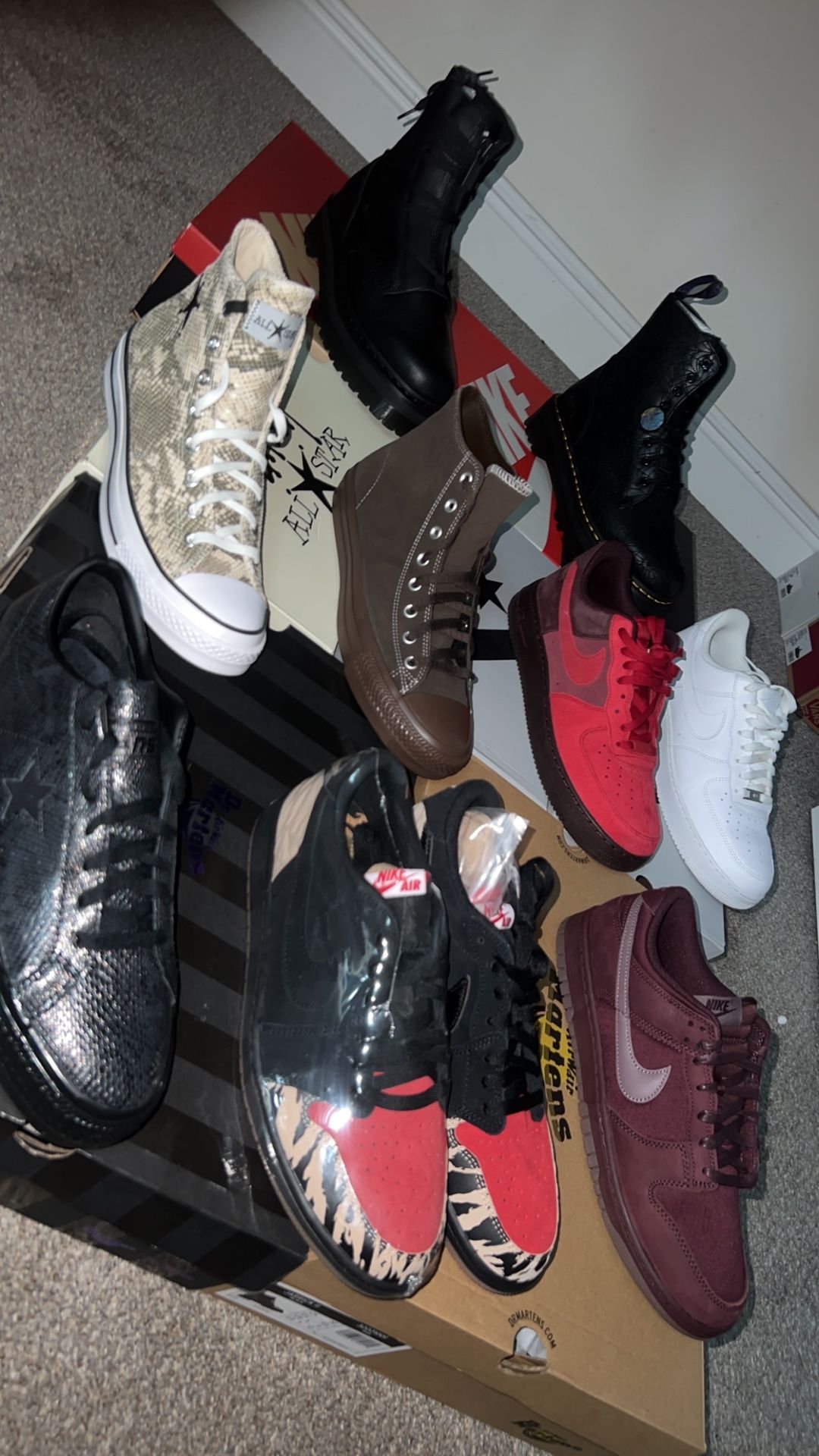 Nike, Converse all star, Dr Martin, Vans all brand new dead
