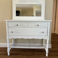 Vanity/Small Dresser