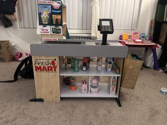 Melissa & Doug Grocery stand w/ Toys