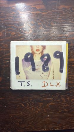 Taylor swift 1989 Deluxe edition cd with Polaroid photos