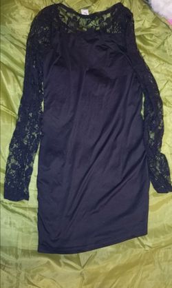 Really cute long sleeve/cotton & lace shirt.size small!