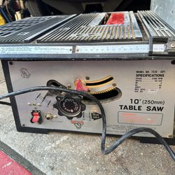 Table Saw In Excellent Condition 