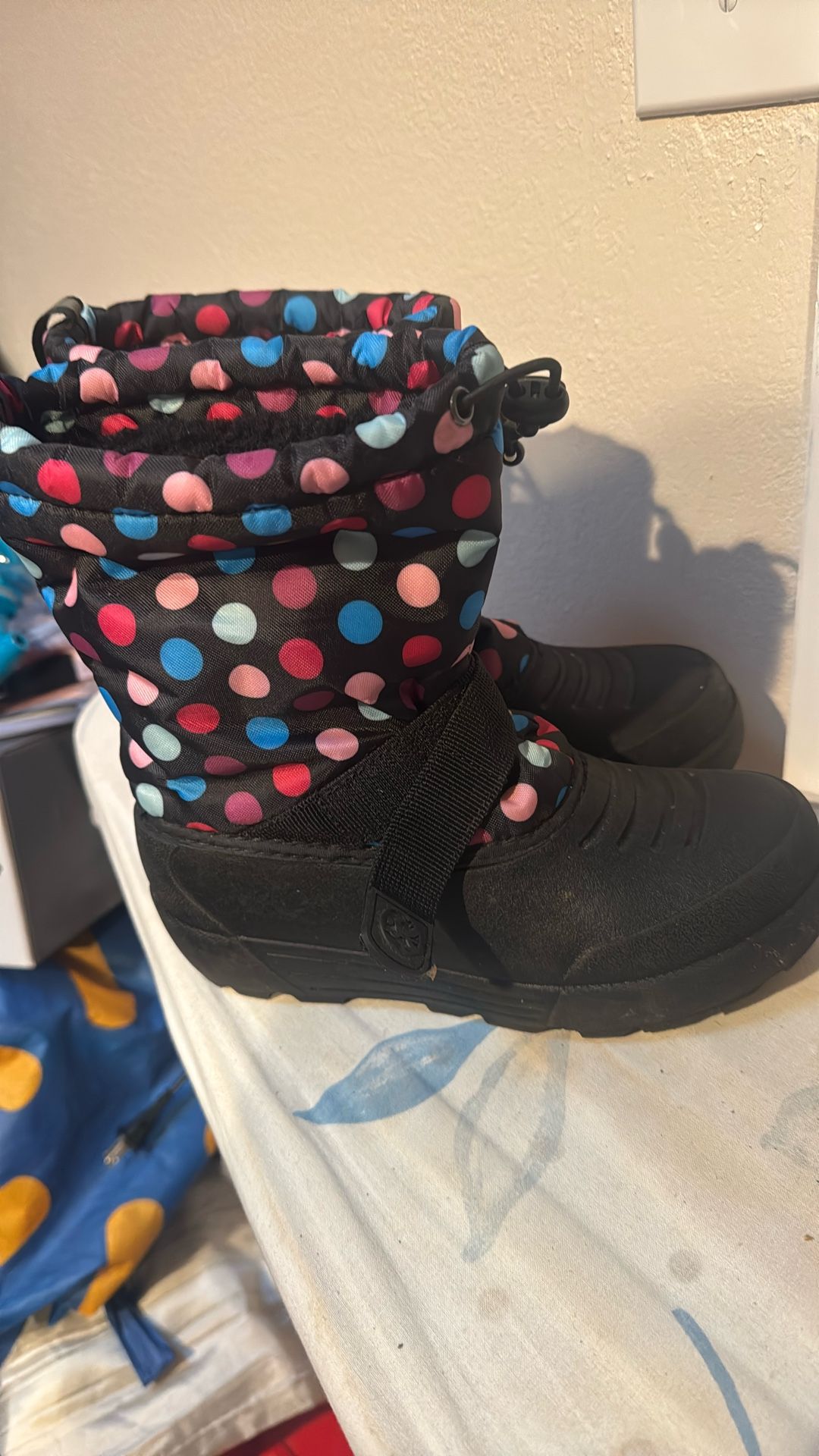 Youth Boots Great For Winter Size 4Y